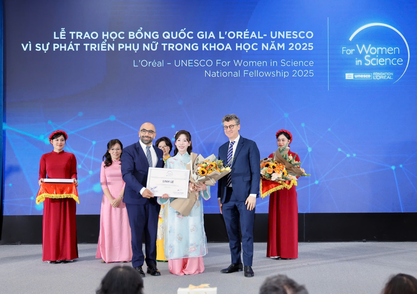 Tre vietnamesiska kvinnliga forskare får L'Oréal-UNESCO-stipendier - Foto 7. Ba nhà khoa học nữ Việt Nam nhận học bổng L’Oréal - UNESCO- Ảnh 7.