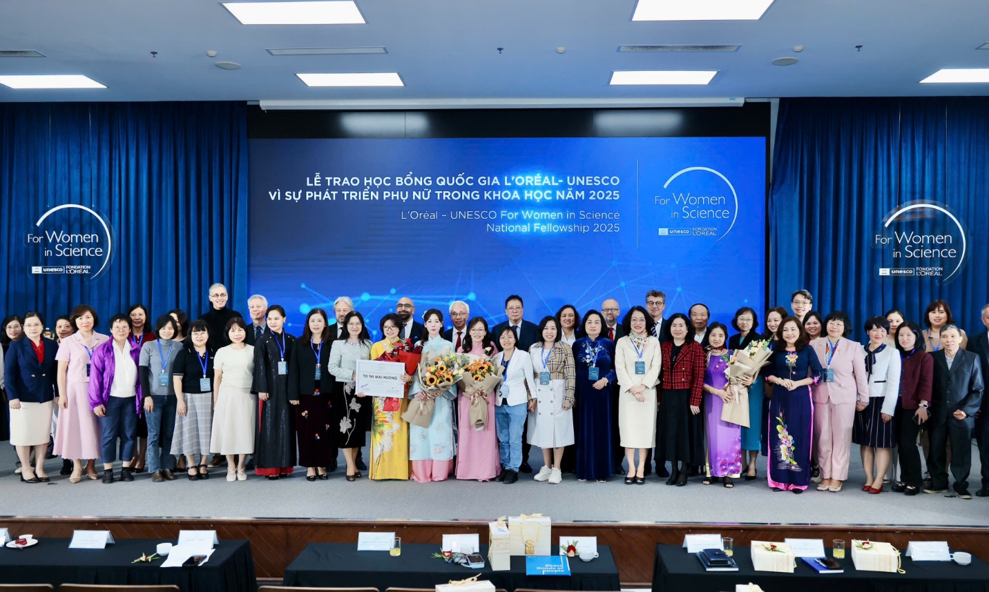 Tre vietnamesiska kvinnliga forskare får L'Oréal-UNESCO-stipendier - Foto 8. Ba nhà khoa học nữ Việt Nam nhận học bổng L’Oréal - UNESCO- Ảnh 8.