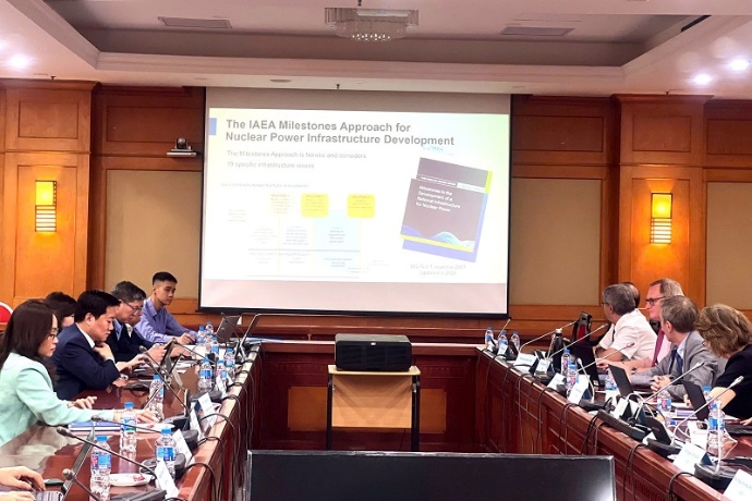 Delegația Agenției Internaționale pentru Energie Atomică a emis recomandări importante pentru a sprijini Vietnamul în construirea infrastructurii de energie nucleară - Foto 1. Đoàn công tác của Cơ quan Năng lượng nguyên tử quốc tế đưa ra các khuyến cáo quan trọng hỗ trợ Việt Nam xây dựng cơ sở hạ tầng điện hạt nhân- Ảnh 1.