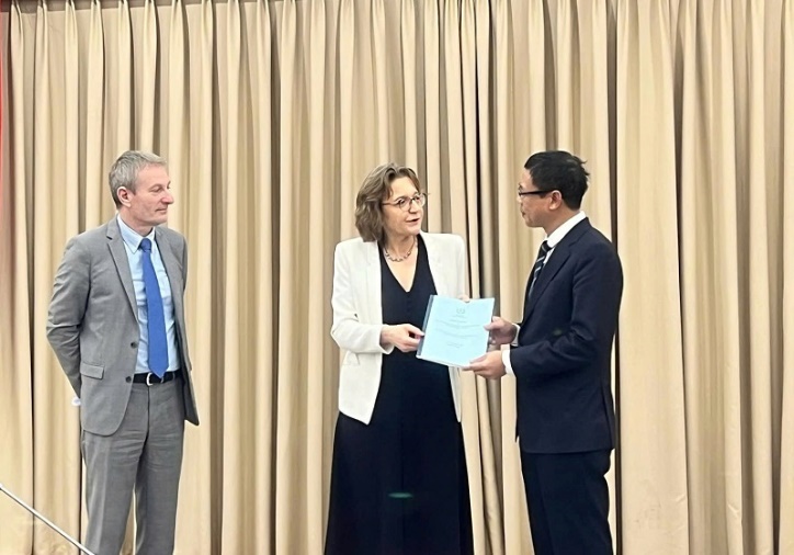 Delegația Agenției Internaționale pentru Energie Atomică a emis recomandări importante pentru a sprijini Vietnamul în construirea infrastructurii de energie nucleară - Foto 2. Đoàn công tác của Cơ quan Năng lượng nguyên tử quốc tế đưa ra các khuyến cáo quan trọng hỗ trợ Việt Nam xây dựng cơ sở hạ tầng điện hạt nhân- Ảnh 2.