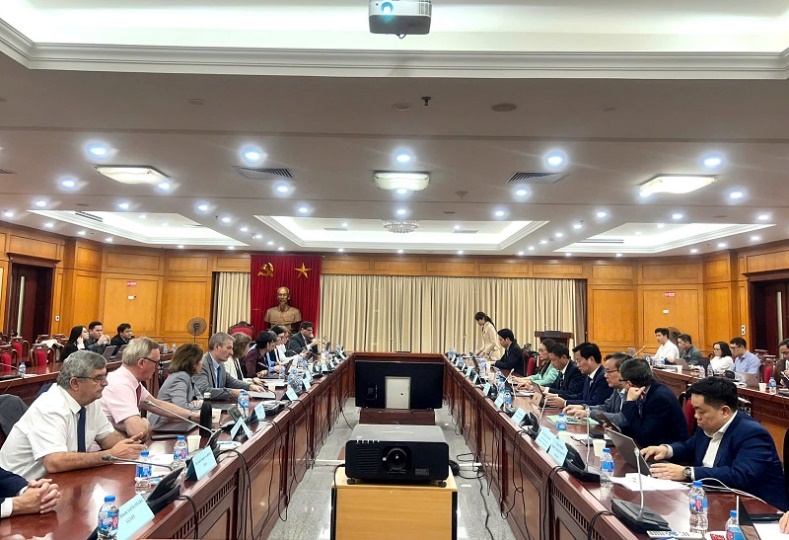 Delegația Agenției Internaționale pentru Energie Atomică a emis recomandări importante pentru a sprijini Vietnamul în construirea infrastructurii de energie nucleară - Foto 3. Đoàn công tác của Cơ quan Năng lượng nguyên tử quốc tế đưa ra các khuyến cáo quan trọng hỗ trợ Việt Nam xây dựng cơ sở hạ tầng điện hạt nhân- Ảnh 3.