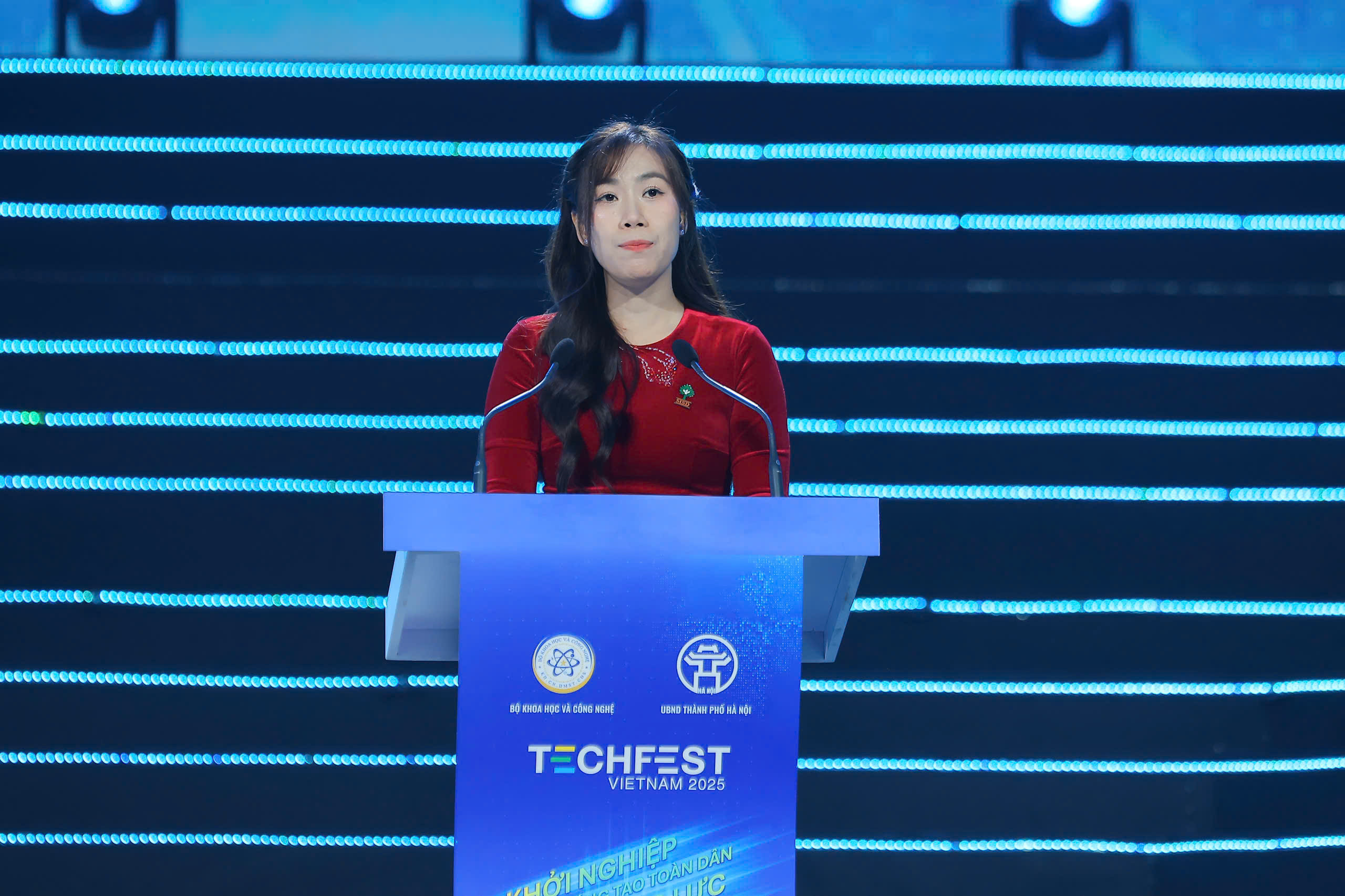 Homenaje al ganador de la Búsqueda Nacional de Talentos en Innovación y Emprendimiento – Foto 3. Vinh danh quán quân tìm kiếm Tài năng khởi nghiệp Đổi mới Sáng tạo Quốc gia- Ảnh 3.