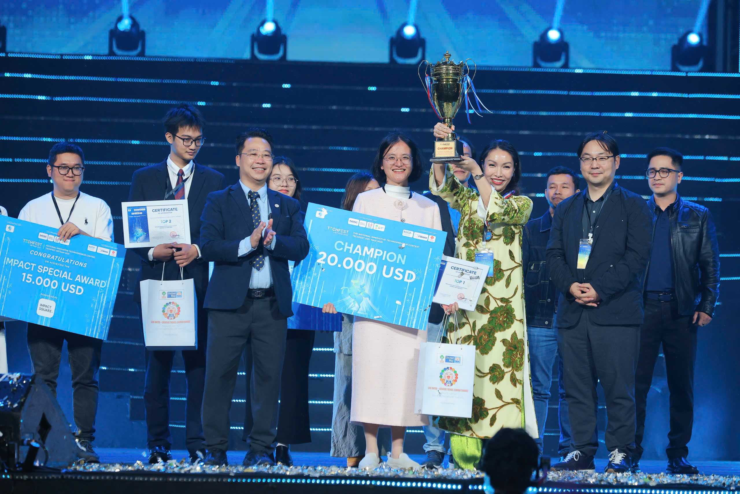 Homenaje al ganador de la Búsqueda Nacional de Talentos en Innovación y Emprendimiento – Foto 5. Vinh danh quán quân tìm kiếm Tài năng khởi nghiệp Đổi mới Sáng tạo Quốc gia- Ảnh 5.