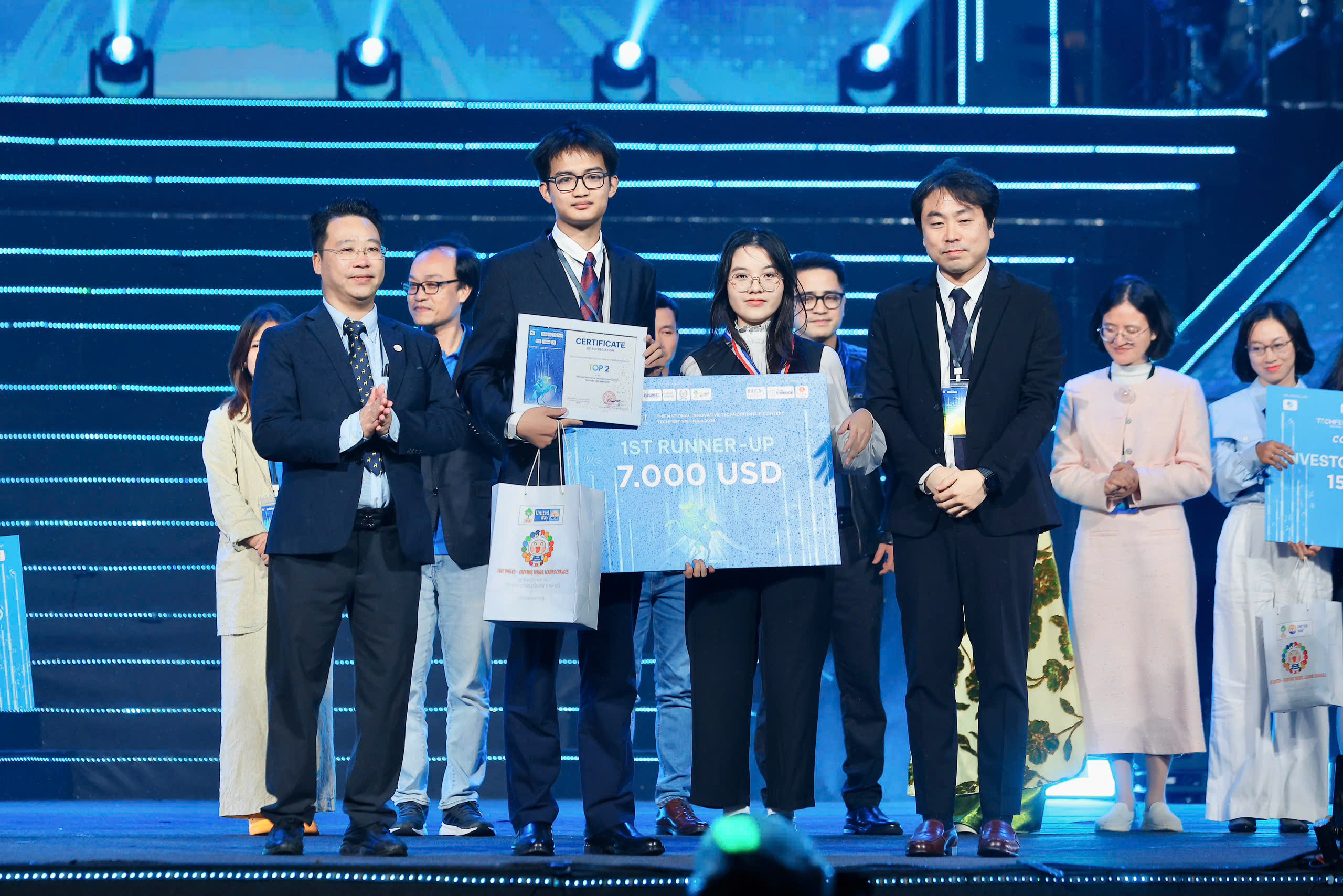 Homenaje al ganador de la Búsqueda Nacional de Talentos en Innovación y Emprendimiento - Foto 6. Vinh danh quán quân tìm kiếm Tài năng khởi nghiệp Đổi mới Sáng tạo Quốc gia- Ảnh 6.
