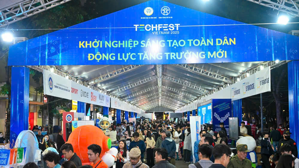 Thủ tướng Phạm Minh Chính tham dự Lễ khai mạc Techfest Việt Nam 2025- Ảnh 3. Thủ tướng Phạm Minh Chính tham dự Lễ khai mạc Techfest Việt Nam 2025- Ảnh 3.