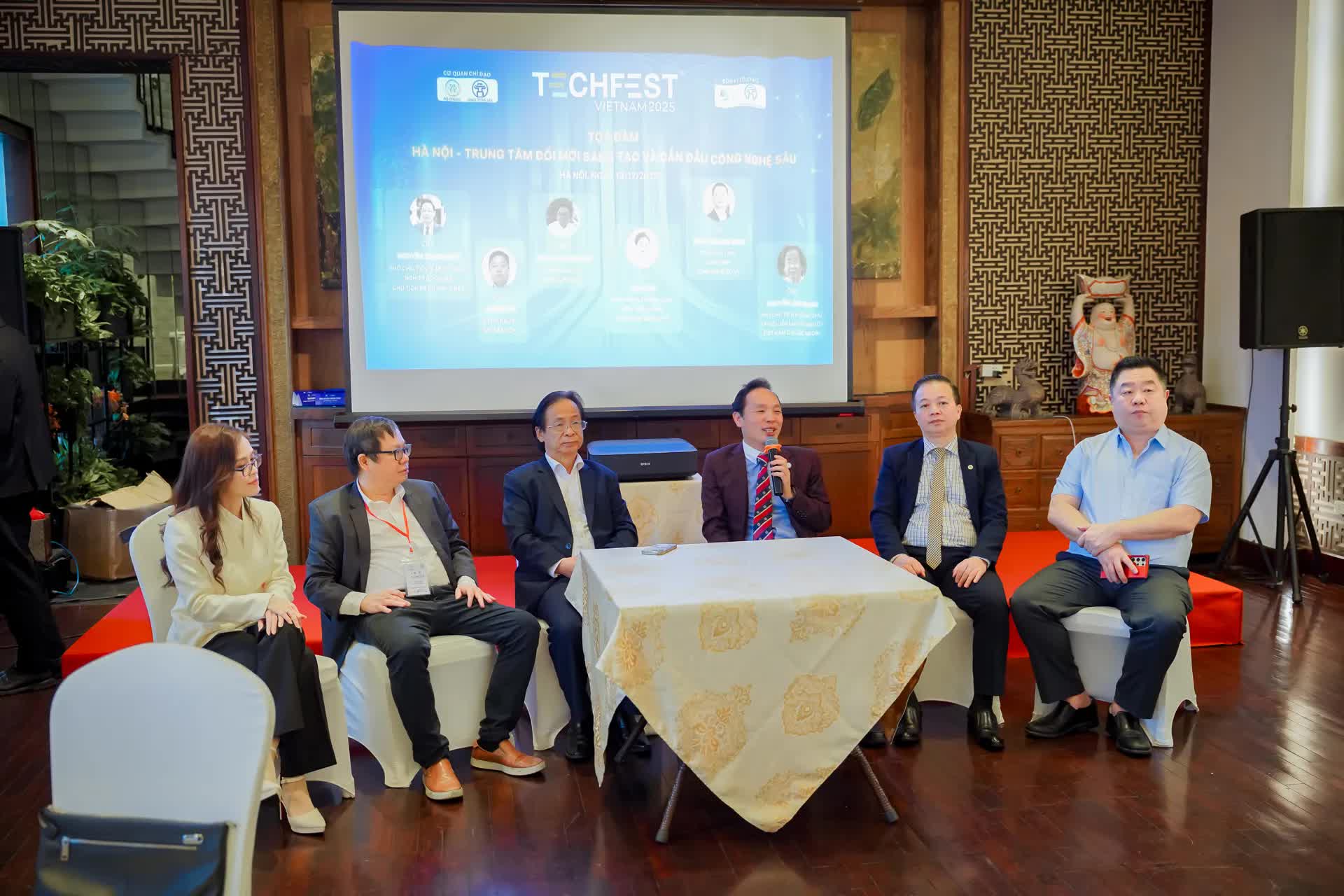 Promovarea investițiilor de capital de risc pentru startup-uri inovatoare - Imaginea 1. Thúc đẩy đầu tư mạo hiểm cho khởi nghiệp đổi mới sáng tạo- Ảnh 1.