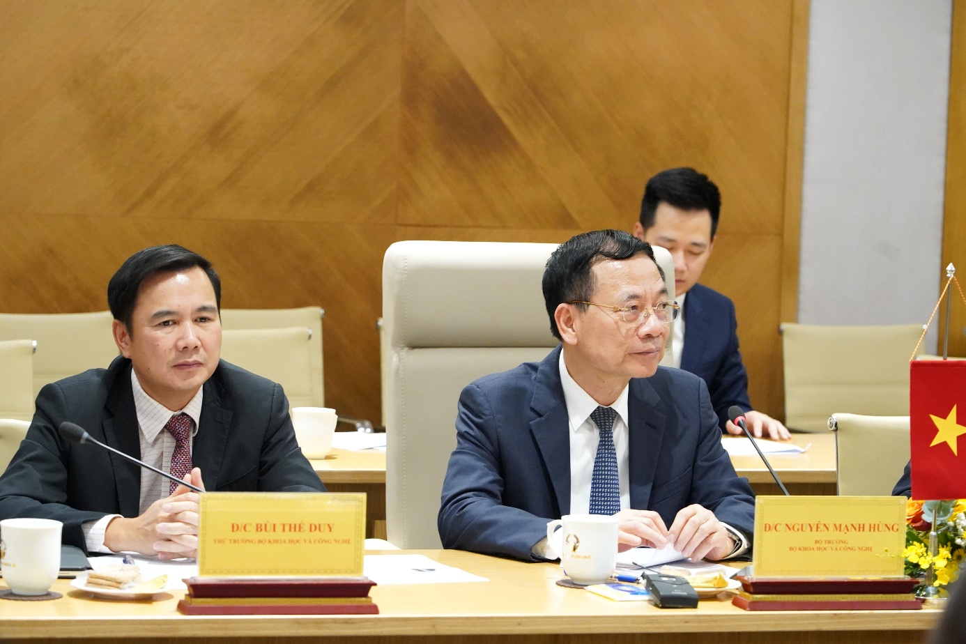 វៀតណាម និងឡាវ លើកកម្ពស់កិច្ចសហប្រតិបត្តិការក្នុងវិស័យវិទ្យាសាស្ត្រ និងបច្ចេកវិទ្យា ដែលភ្ជាប់ទៅនឹងការផ្ទេរបច្ចេកវិទ្យា ពាណិជ្ជកម្ម និងការបណ្តុះបណ្តាលធនធានមនុស្ស - រូបថតទី៤។ Việt Nam - Lào thúc đẩy hợp tác KH&CN gắn với chuyển giao, thương mại hóa và đào tạo nhân lực- Ảnh 4.