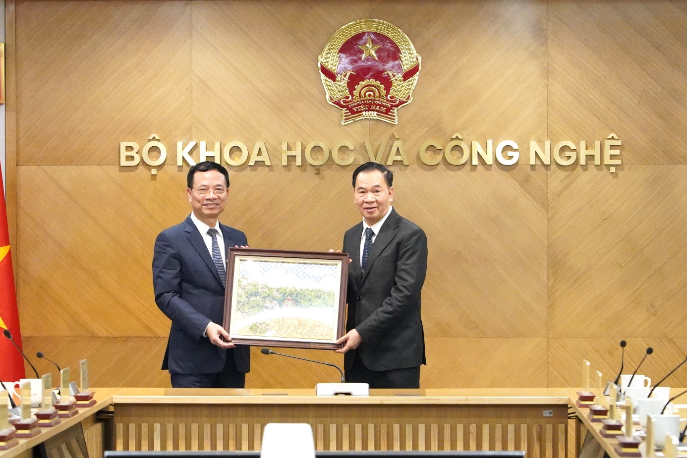 វៀតណាម និងឡាវ លើកកម្ពស់កិច្ចសហប្រតិបត្តិការក្នុងវិស័យវិទ្យាសាស្ត្រ និងបច្ចេកវិទ្យា ដែលភ្ជាប់ទៅនឹងការផ្ទេរបច្ចេកវិទ្យា ពាណិជ្ជកម្ម និងការបណ្តុះបណ្តាលធនធានមនុស្ស - រូបថតទី៦។ Việt Nam - Lào thúc đẩy hợp tác KH&CN gắn với chuyển giao, thương mại hóa và đào tạo nhân lực- Ảnh 6.