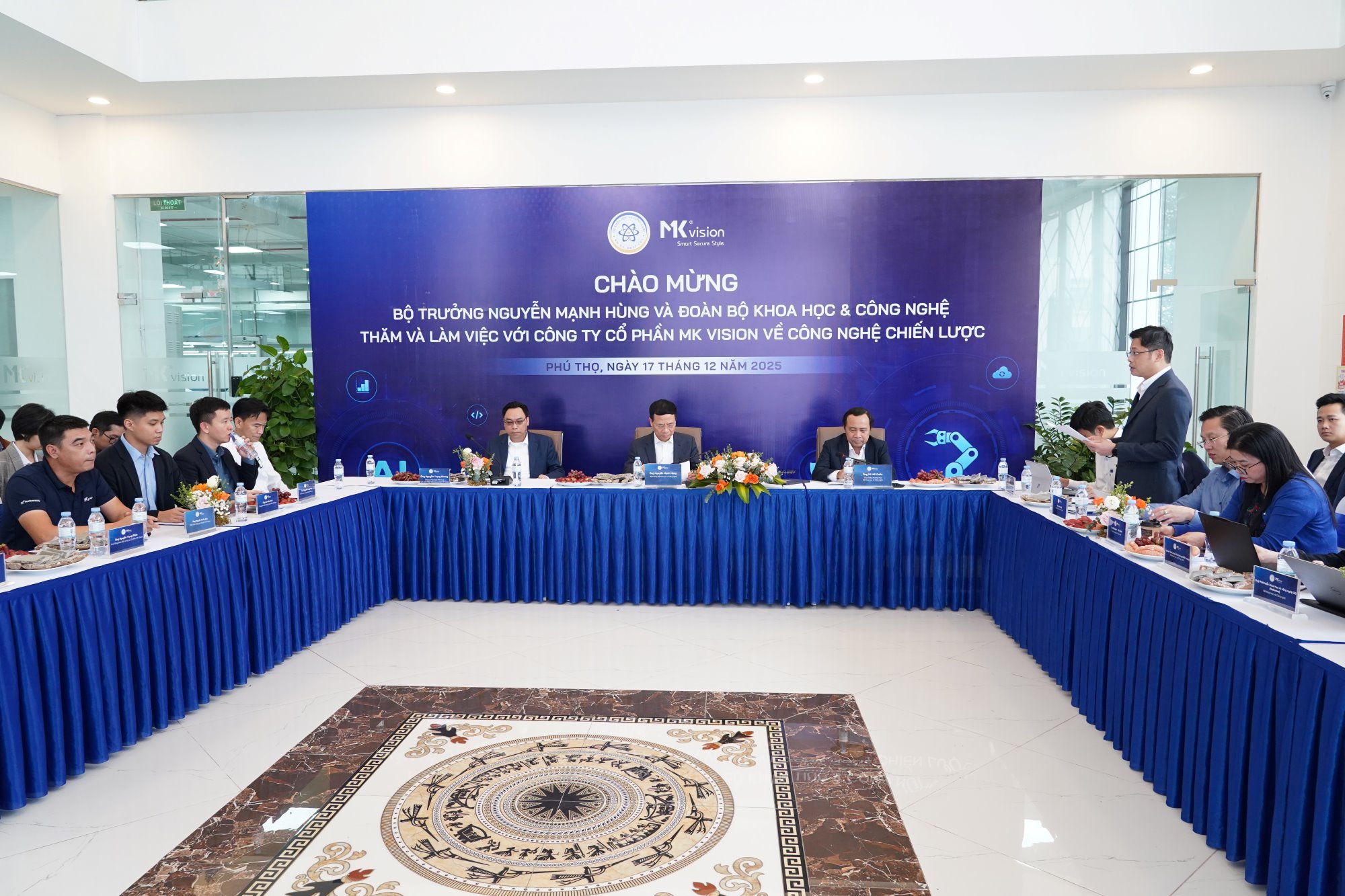 Bộ trưởng Nguyễn Mạnh Hùng: Muốn ra thế giới, trước hết phải làm chủ sản phẩm chiến lược- Ảnh 1. Bộ trưởng Nguyễn Mạnh Hùng: Muốn ra thế giới, trước hết phải làm chủ sản phẩm chiến lược- Ảnh 1.