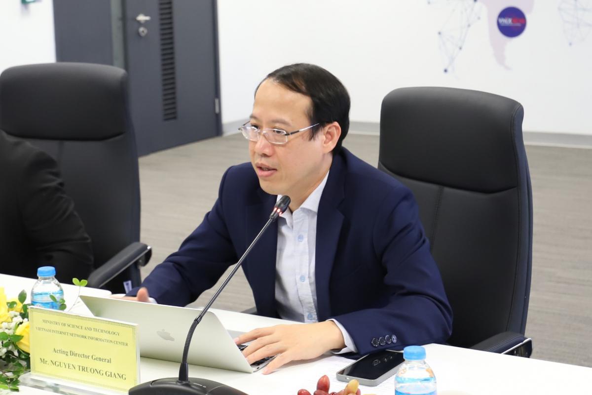 VNNIC ho&agrave;n th&agrave;nh chương tr&igrave;nh đ&agrave;o tạo &ldquo;Training on Job&rdquo; năm 2025 cho c&aacute;n bộ Trung t&acirc;m Internet quốc gia L&agrave;o - Ảnh 2.