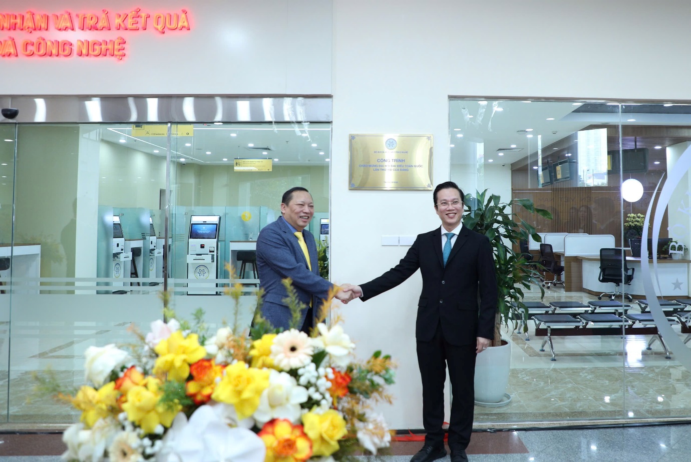 Deschiderea centrului de servicii unice al Ministerului Științei și Tehnologiei - un proiect care celebrează cel de-al 14-lea Congres Național al Partidului Comunist din Vietnam - Fotografia 4. Khai trương bộ phận một cửa Bộ Khoa học và Công nghệ - công trình chào mừng Đại hội Đại biểu toàn quốc lần thứ XIV của Đảng- Ảnh 4.