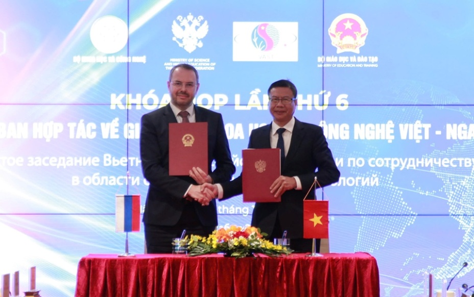 Det sjätte mötet i Vietnam-Rysslands samarbetskommitté för utbildning, vetenskap och teknik - Foto 4. Khóa họp lần thứ 6 Ủy ban hợp tác về giáo dục, khoa học và công nghệ Việt - Nga- Ảnh 4.