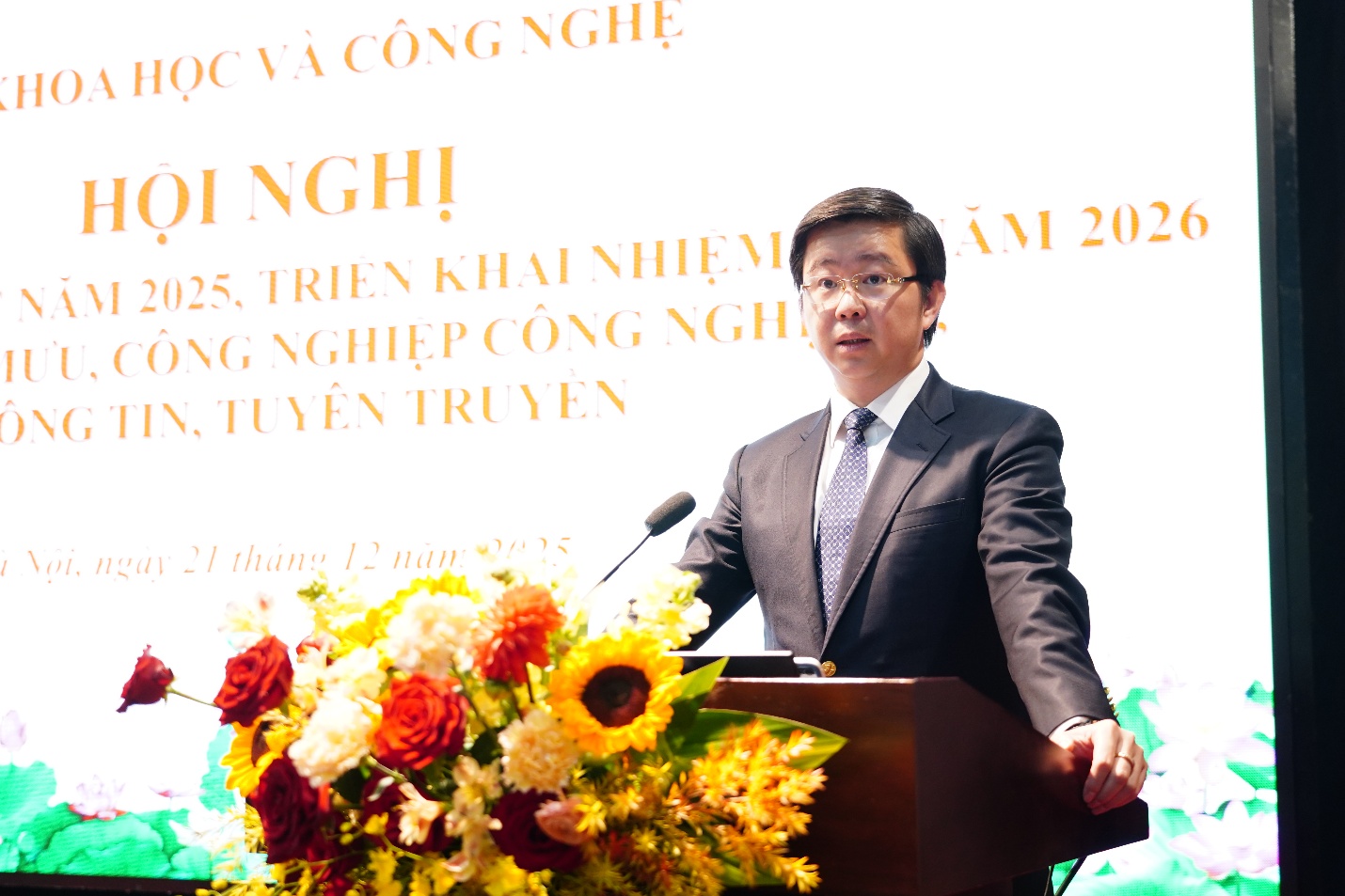 Khối Tham mưu; C&ocirc;ng nghiệp c&ocirc;ng nghệ số; Th&ocirc;ng tin, tuy&ecirc;n truyền: Phải đi đầu l&agrave;m gương, dẫn dắt đổi mới để tạo lan tỏa trong to&agrave;n Bộ KH&CN- Ảnh 2.