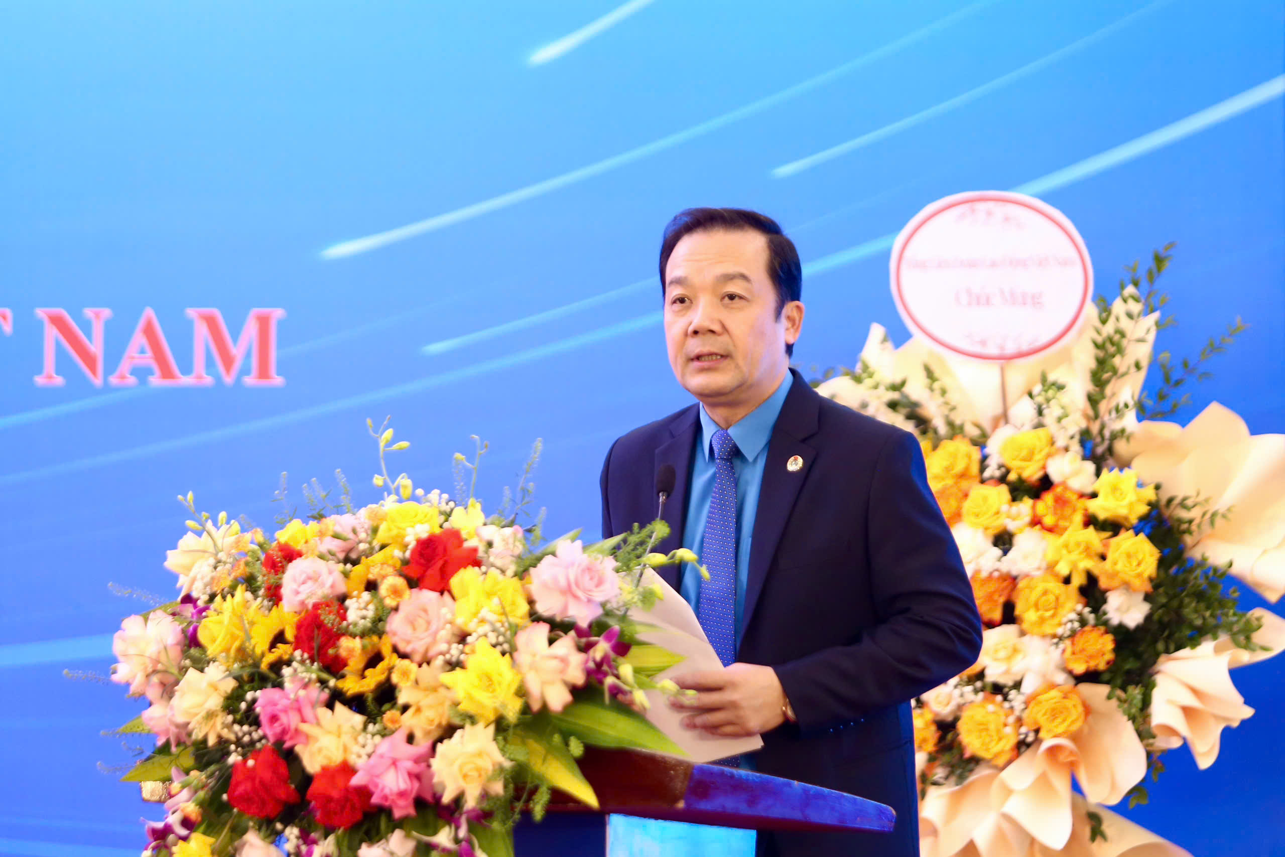 Ph&aacute;t huy vai tr&ograve; của c&ocirc;ng đo&agrave;n trong chuyển đổi số - Ảnh 2.