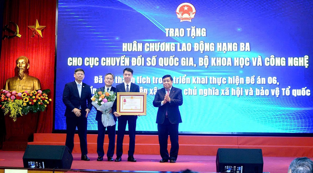 X&aacute;c lập m&ocirc; h&igrave;nh tăng trưởng mới dựa tr&ecirc;n th&uacute;c đẩy khoa học c&ocirc;ng nghệ, đổi mới s&aacute;ng tạo v&agrave; chuyển đổi số- Ảnh 2.