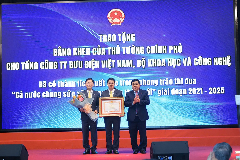 X&aacute;c lập m&ocirc; h&igrave;nh tăng trưởng mới dựa tr&ecirc;n th&uacute;c đẩy khoa học c&ocirc;ng nghệ, đổi mới s&aacute;ng tạo v&agrave; chuyển đổi số- Ảnh 3.