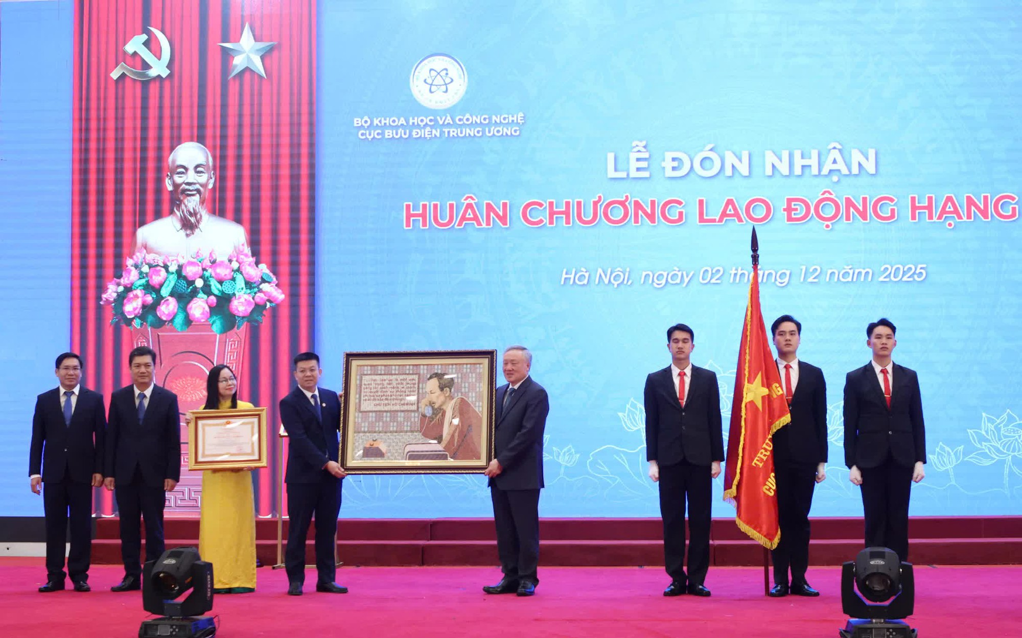 "Một chữ không thể tách rời Cục Bưu điện Trung ương là chữ Đặc biệt"- Ảnh 2. "Một chữ không thể tách rời Cục Bưu điện Trung ương là chữ Đặc biệt"- Ảnh 2.