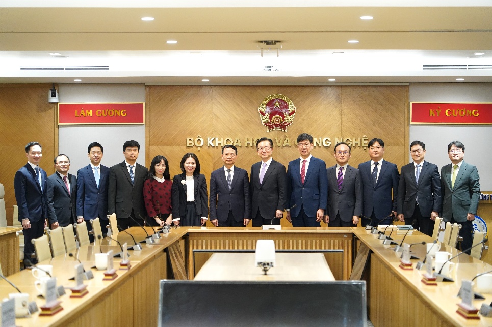 Samsung mengesahkan komitmen jangka panjang di Vietnam: Memperluas latihan, meningkatkan rangkaian rantaian bekalan - Foto 4. Samsung khẳng định cam kết lâu dài tại Việt Nam: Mở rộng đào tạo, tăng liên kết chuỗi cung ứng- Ảnh 4.