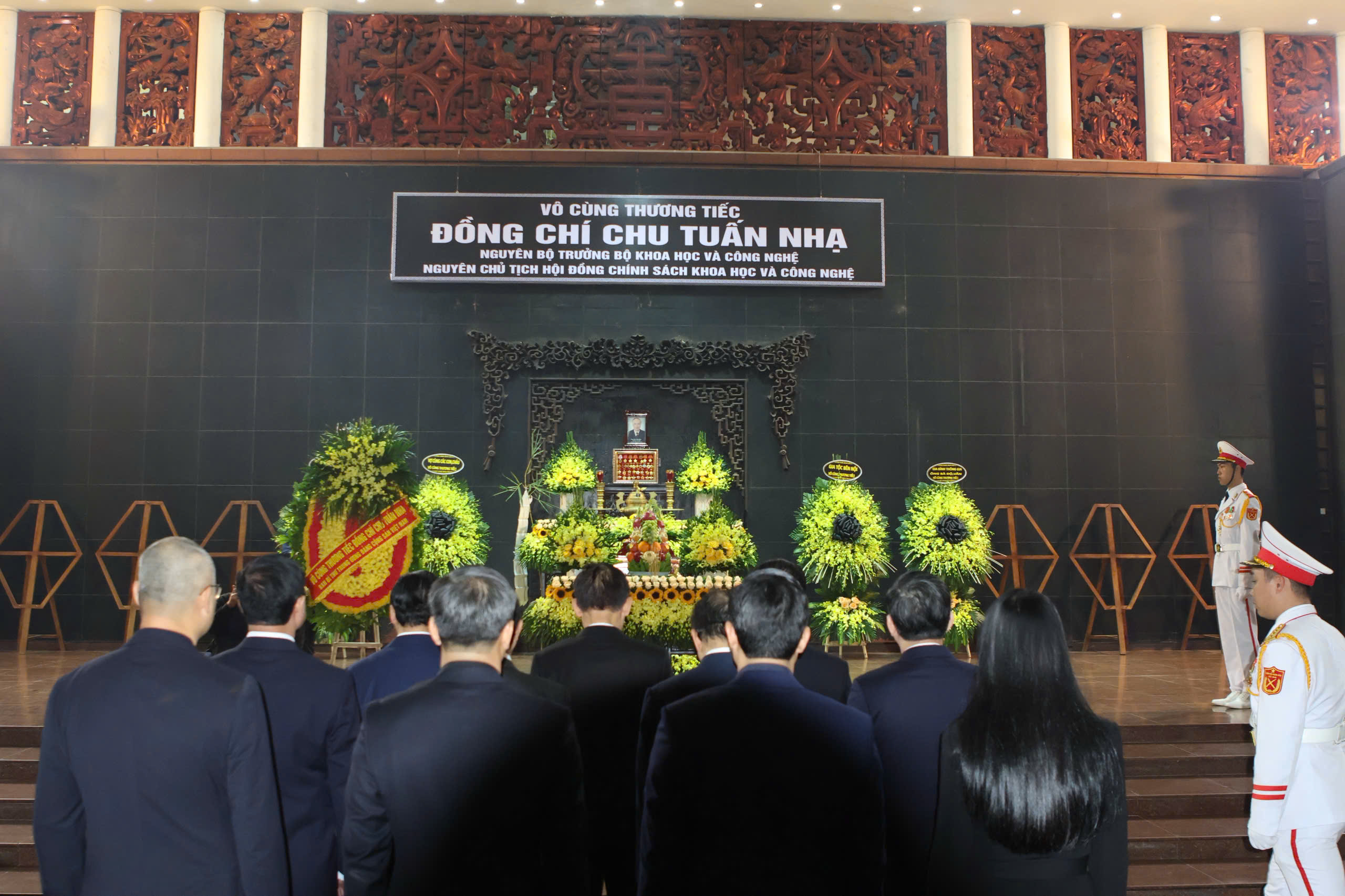 Vĩnh biệt GS.TS Chu Tuấn Nhạ, nguyên Bộ trưởng Bộ Khoa học, Công nghệ và Môi trường - Ảnh 4.