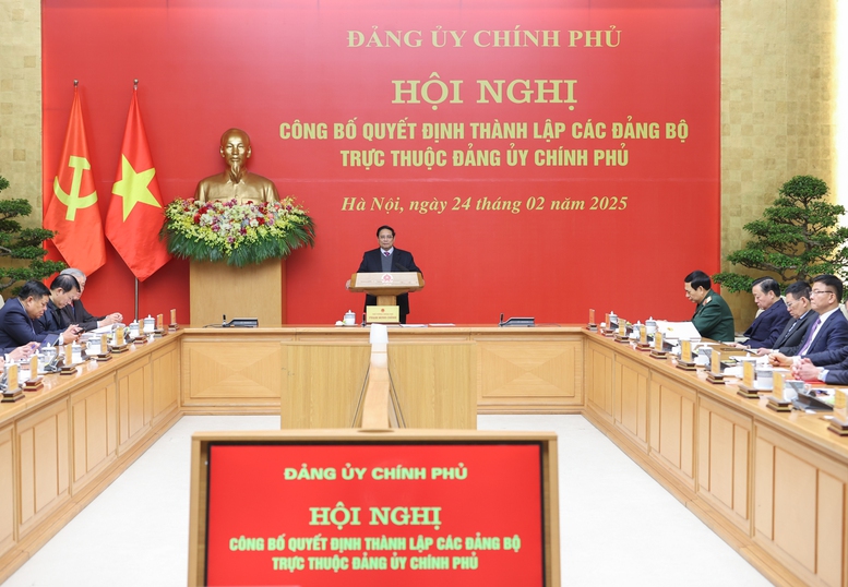 Thủ tướng trao Quyết định thành lập 15 đảng bộ trực thuộc Đảng uỷ Chính phủ  - Ảnh 2.