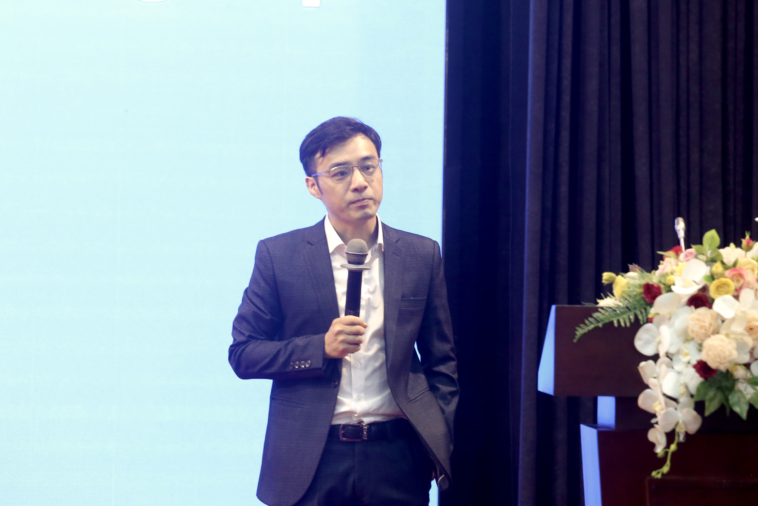 Cán bộ KH&CN học cách sống và làm việc cùng GenAI - Ảnh 2.