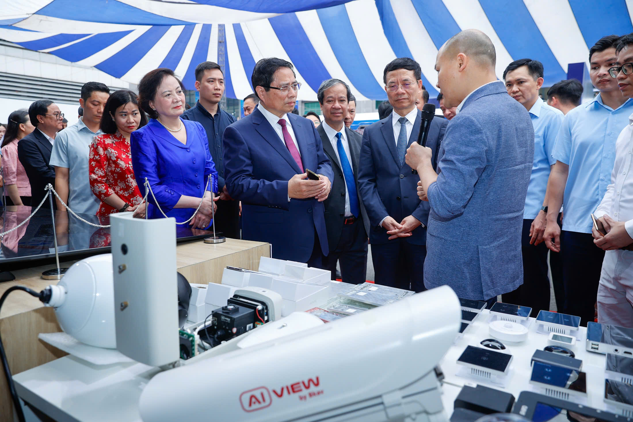 Lễ phát động phong trào “Cả nước thi đua đổi mới sáng tạo và chuyển đổi số”- Ảnh 1. Lễ phát động phong trào “Cả nước thi đua đổi mới sáng tạo và chuyển đổi số”- Ảnh 1.