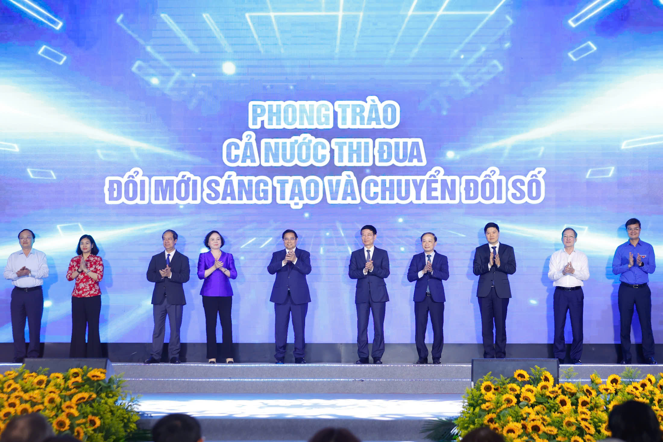Lễ phát động phong trào “Cả nước thi đua đổi mới sáng tạo và chuyển đổi số”- Ảnh 5. Lễ phát động phong trào “Cả nước thi đua đổi mới sáng tạo và chuyển đổi số”- Ảnh 5.