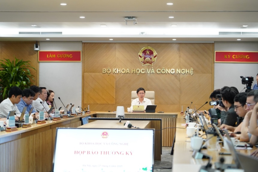 04 tháng sau hợp nhất: Bộ KH&CN đã trình Quốc hội thông qua 5 Luật trong lĩnh vực KHCN, ĐMST&CĐS nhằm thực hiện Nghị quyết số 57 của Trung ương- Ảnh 7. 04 tháng sau hợp nhất: Bộ KH&CN đã trình Quốc hội thông qua 5 Luật trong lĩnh vực KHCN, ĐMST&CĐS nhằm thực hiện Nghị quyết số 57 của Trung ương- Ảnh 7.