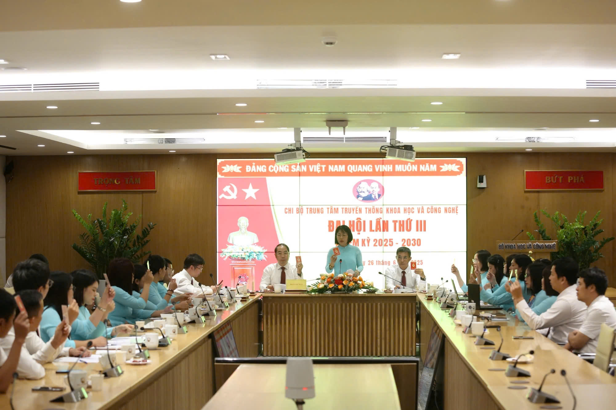 Chi bộ Trung tâm Truyền thông KH&CN: Khẳng định vai trò nòng cốt trong công tác truyền thông KHCN,ĐMST&CĐS quốc gia - Ảnh 1.