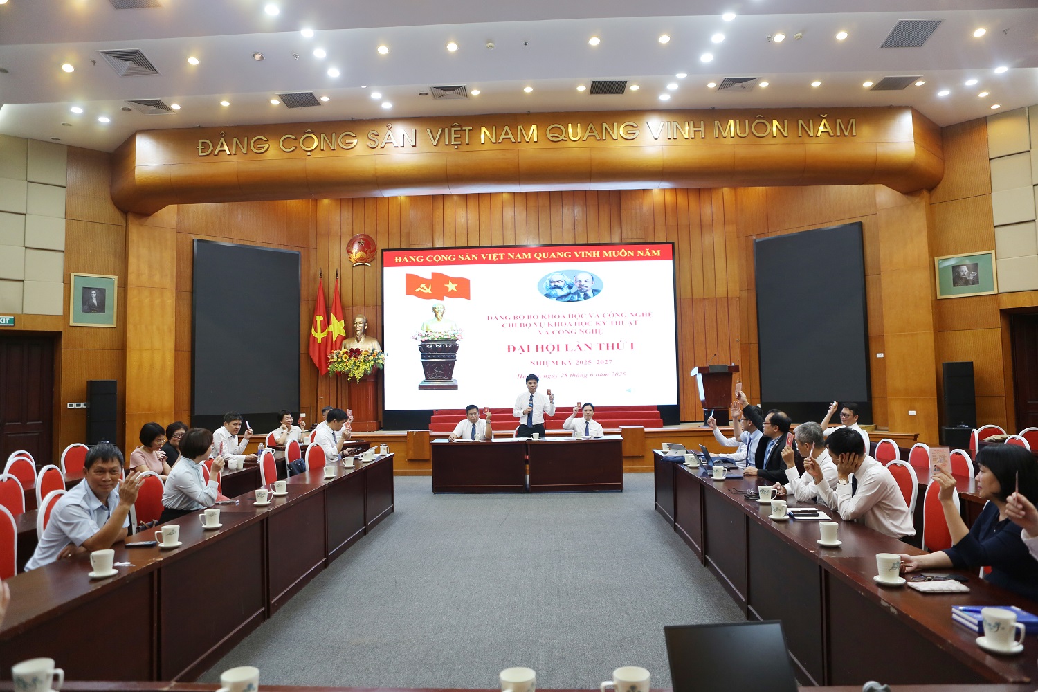 Departamentul de Știință, Tehnologie și Inginerie: Platformă pentru știință, dezvoltare tehnologică, inovare și transformare digitală - Foto 5. Vụ Khoa học kỹ thuật và công nghệ: Nền tảng phát triển khoa học, công nghệ, đổi mới sáng tạo và chuyển đổi số - Ảnh 5.