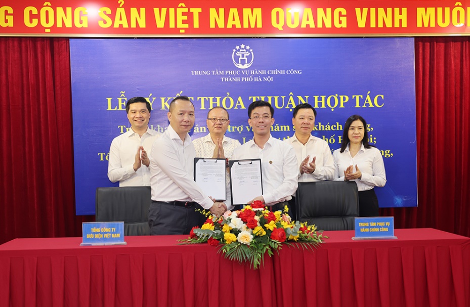 Vietnam Post và Trung tâm Phục vụ hành chính công TP. Hà Nội ký kết hợp tác: Nâng tầm dịch vụ công, hướng đến sự hài lòng của người dân - Ảnh 1.