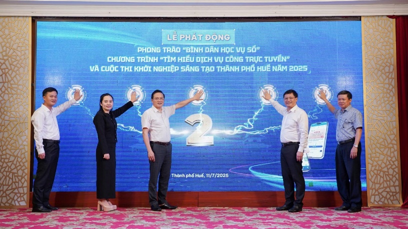 Thành phố Huế phát động phong trào “Bình dân học vụ số”, chương trình “Tìm hiểu dịch vụ công trực tuyến” và cuộc thi Khởi nghiệp sáng tạo năm 2025 - Ảnh 4.