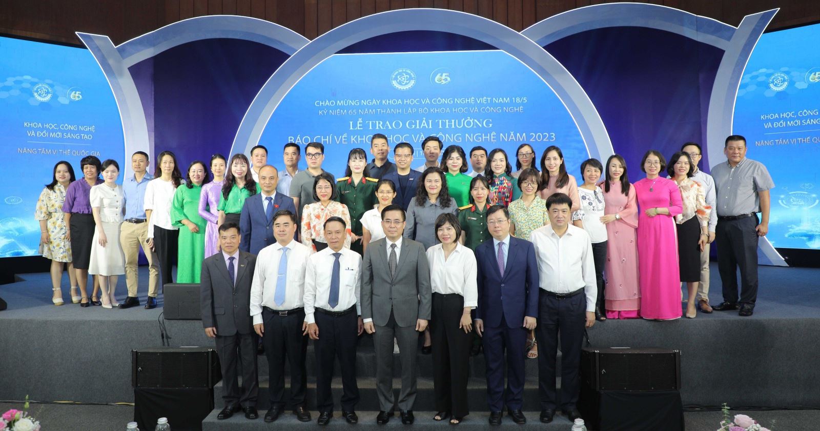 Bộ Khoa học và Công nghệ vinh danh các tác giả đoạt Giải báo chí về KH&CN năm 2023 - Ảnh 9.