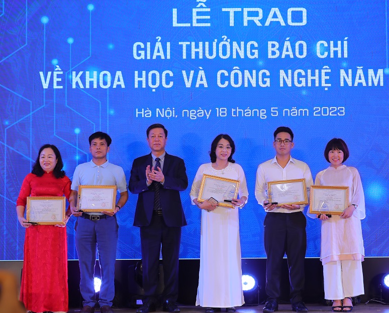 18 tác phẩm được trao Giải thưởng năm 2022 - Ảnh 5.