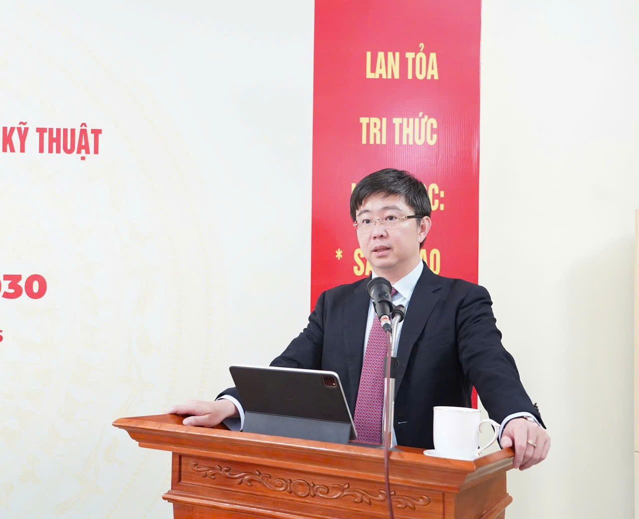 Nhà Xuất bản Khoa học và Kỹ thuật: Khẳng định vai trò xuất bản Khoa học và Công nghệ trong thời đại số- Ảnh 3. Nhà Xuất bản Khoa học và Kỹ thuật: Khẳng định vai trò xuất bản Khoa học và Công nghệ trong thời đại số- Ảnh 3.