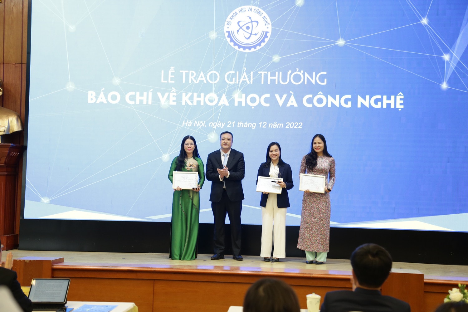 Bộ Khoa học và Công nghệ trao Giải thưởng báo chí về khoa học và công nghệ năm 2021 - Ảnh 5.