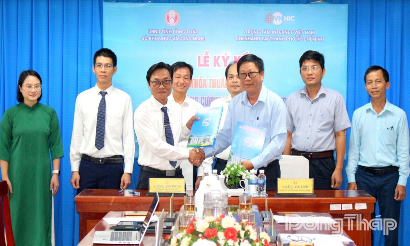 VNNIC ký kết hợp tác với tỉnh Đồng Tháp phát triển tài nguyên số, tiên phong chuyển đổi Internet thế hệ mới - Ảnh 1.