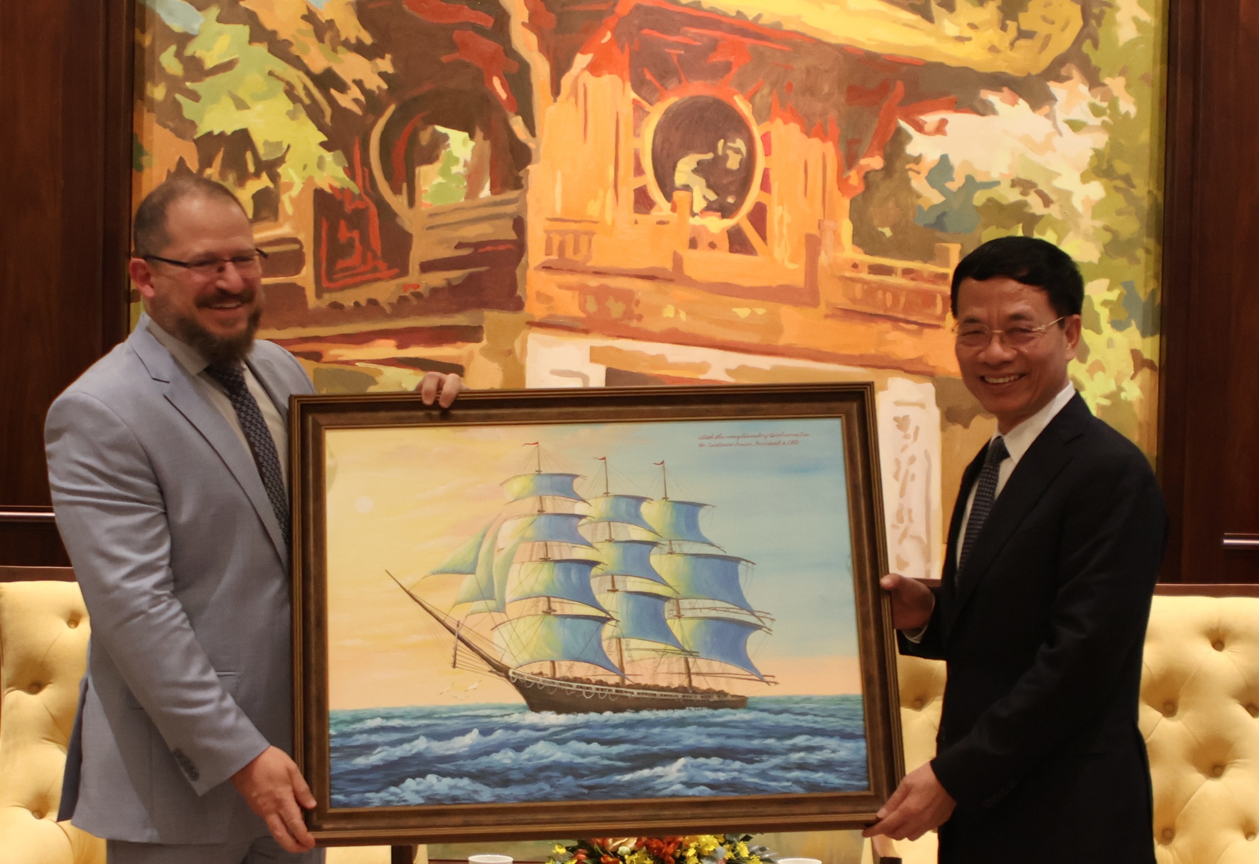 Nguyễn Manh Hung miniszter fogadta a Qualcomm Csoport elnökét - 3. kép. Bộ trưởng Nguyễn Mạnh Hùng tiếp Chủ tịch Tập đoàn Qualcomm- Ảnh 3.