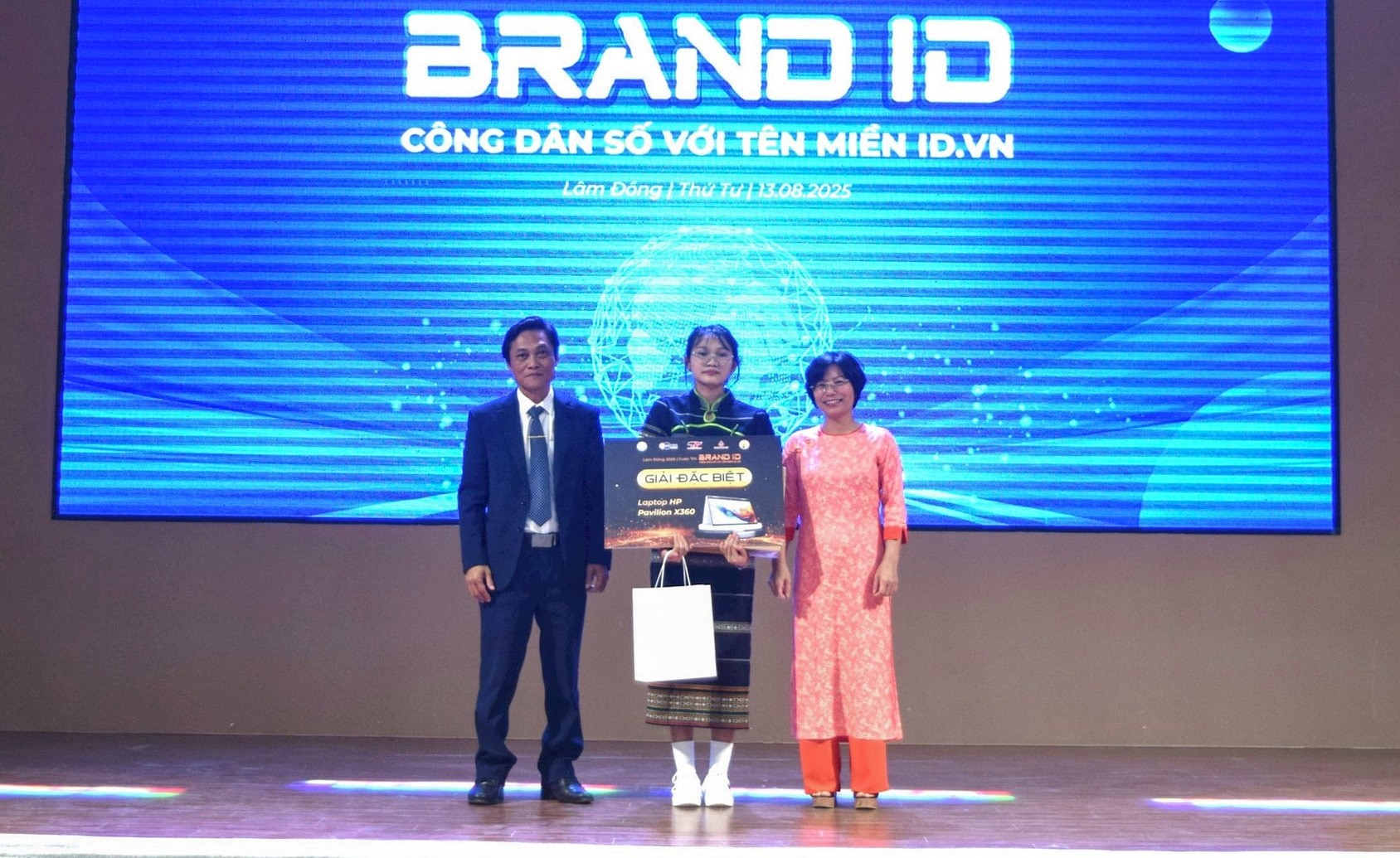 Chung kết Cuộc thi “BrandID – Công dân số với tên miền ID.VN”: Thế hệ trẻ kiến tạo thương hiệu số cùng ID.VN - Ảnh 8.