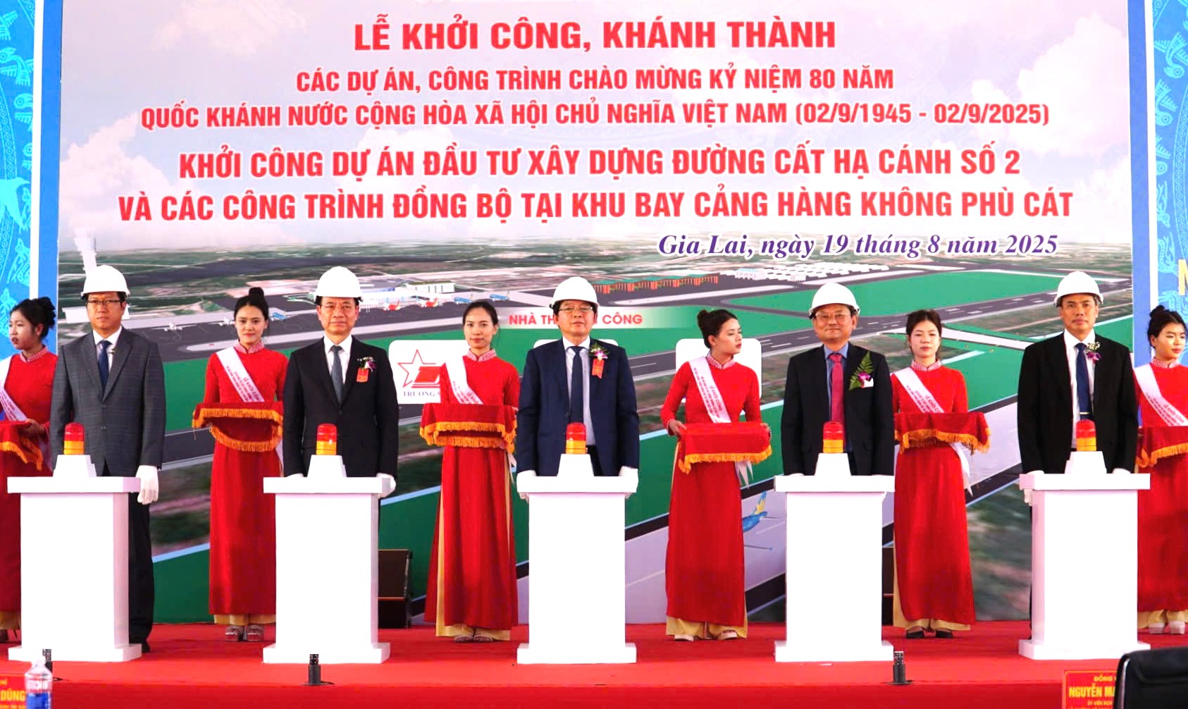 Khởi công Dự án đầu tư xây dựng đường cất hạ cánh số 2 Cảng hàng không Phù Cát - Ảnh 3.