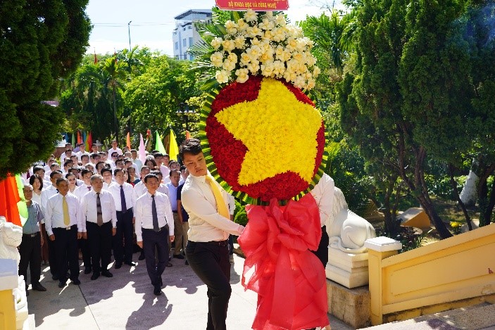 Bộ Khoa học và Công nghệ tưởng niệm liệt sĩ giao bưu - Ảnh 2.