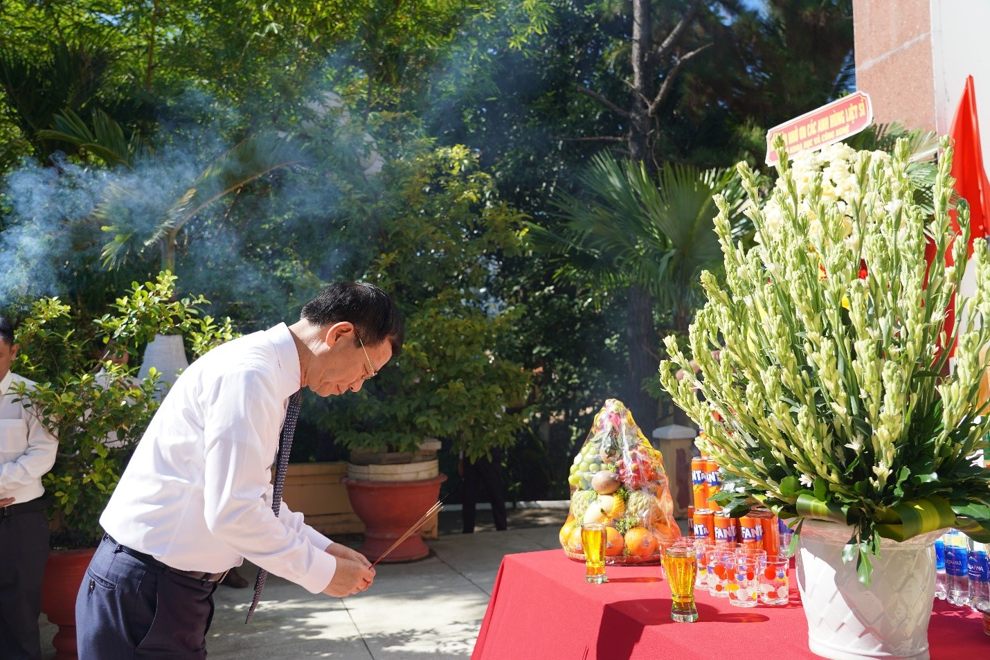 Bộ Khoa học và Công nghệ tưởng niệm liệt sĩ giao bưu - Ảnh 3.