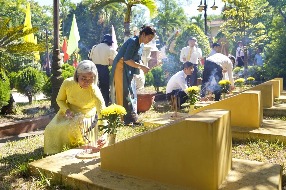 Bộ Khoa học và Công nghệ tưởng niệm liệt sĩ giao bưu - Ảnh 8.