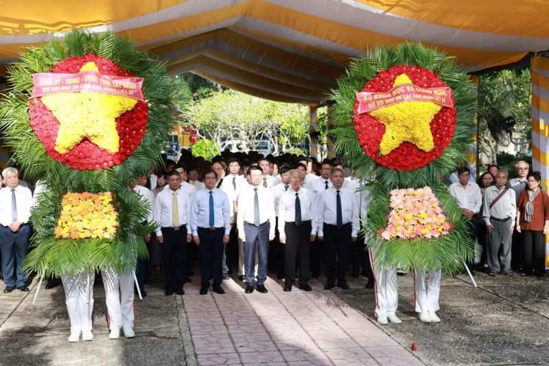 Bộ KH&CN dâng hương tưởng niệm anh hùng liệt sĩ ngành Bưu điện và khánh thành Khu nhà Truyền thống Giao bưu - Thông tin tại Tây Ninh - Ảnh 2.