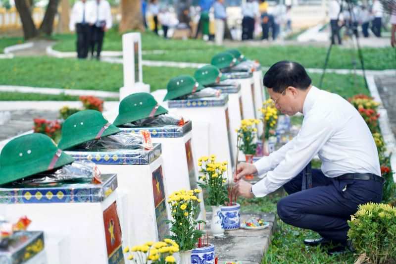 Bộ KH&CN dâng hương tưởng niệm anh hùng liệt sĩ ngành Bưu điện và khánh thành Khu nhà Truyền thống Giao bưu - Thông tin tại Tây Ninh - Ảnh 4.