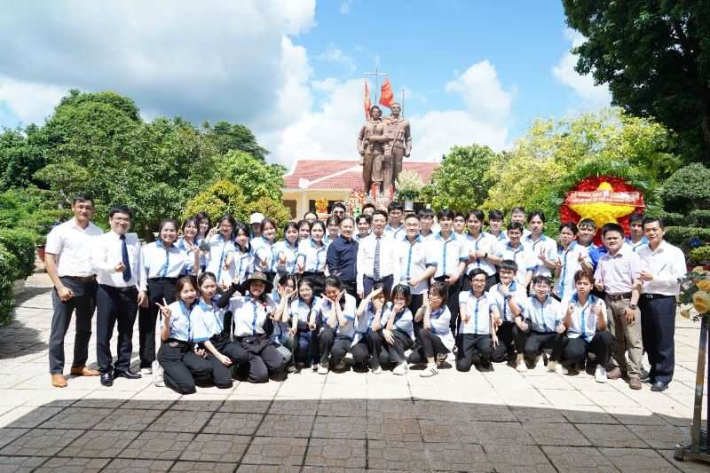 Bộ KH&CN dâng hương tưởng niệm anh hùng liệt sĩ ngành Bưu điện và khánh thành Khu nhà Truyền thống Giao bưu - Thông tin tại Tây Ninh - Ảnh 7.