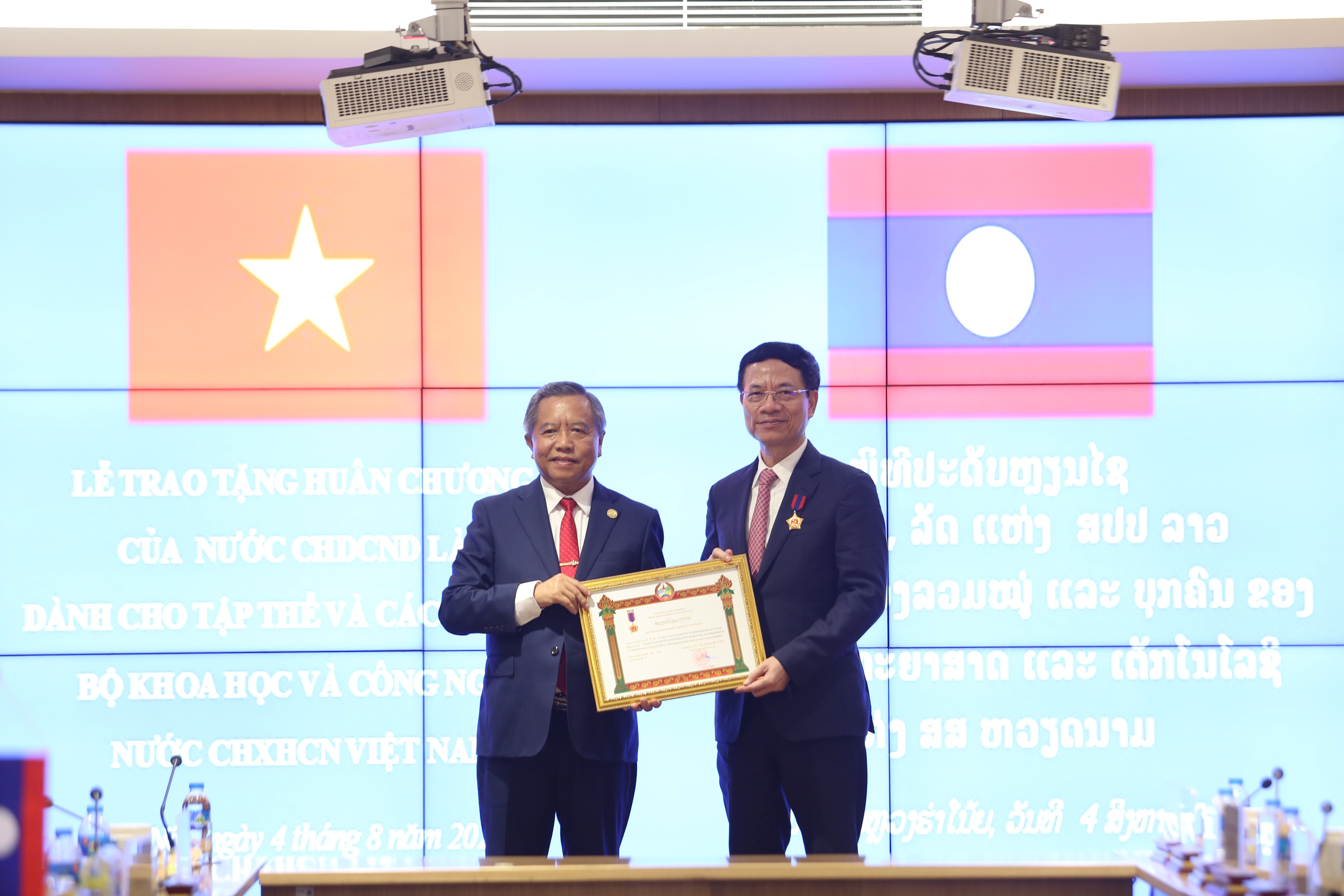 Lễ trao tặng Huân chương Lao động hạng Nhất và Huân chương Hữu nghị của Nước CHDCND Lào: Ghi nhận đóng góp thúc đẩy hợp tác KH&CN Việt - Lào - Ảnh 2.