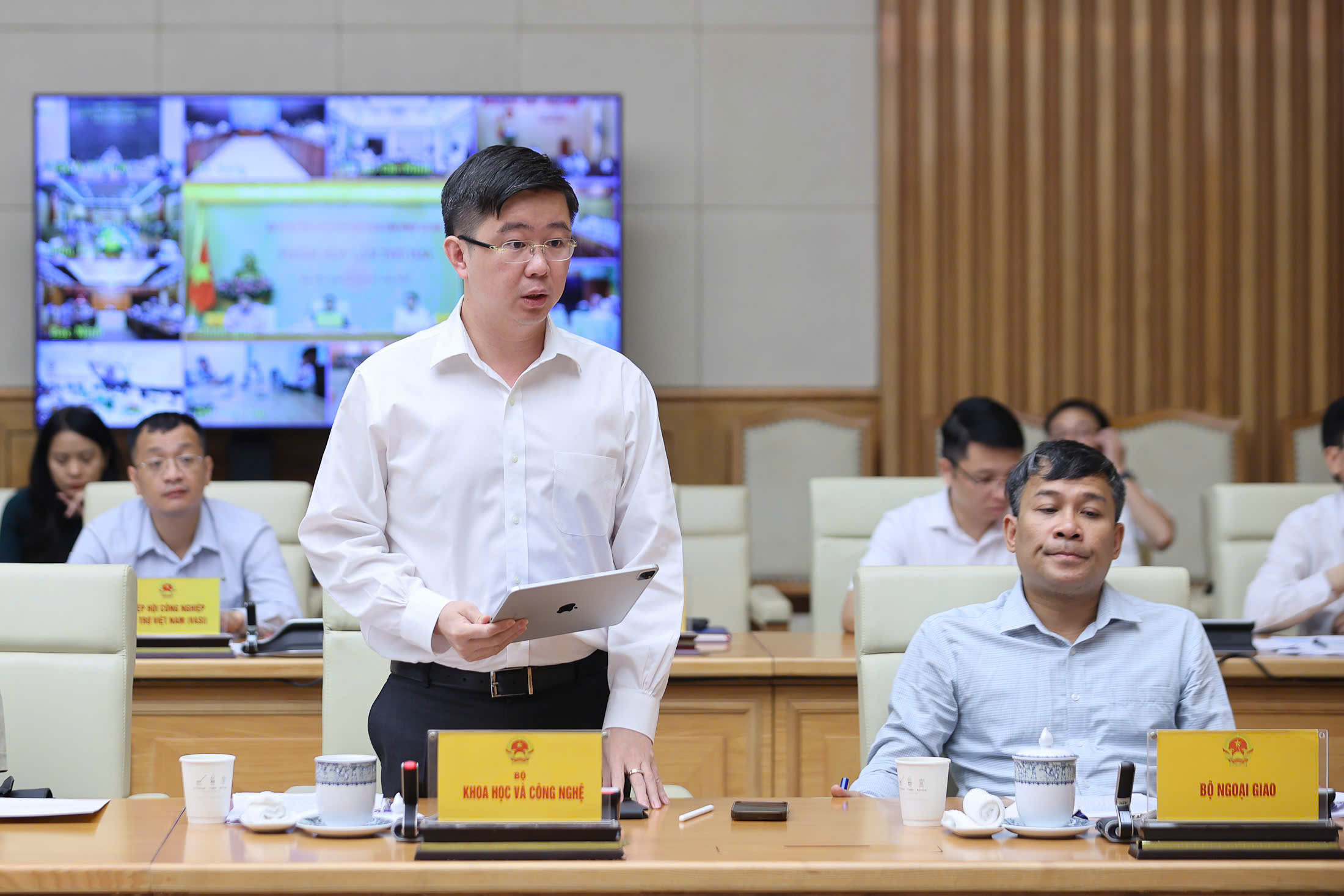 Felgyorsítani és áttörni a félvezetőipar fejlesztését - 5. kép. Tăng tốc, bứt phá để phát triển ngành công nghiệp bán dẫn- Ảnh 5.