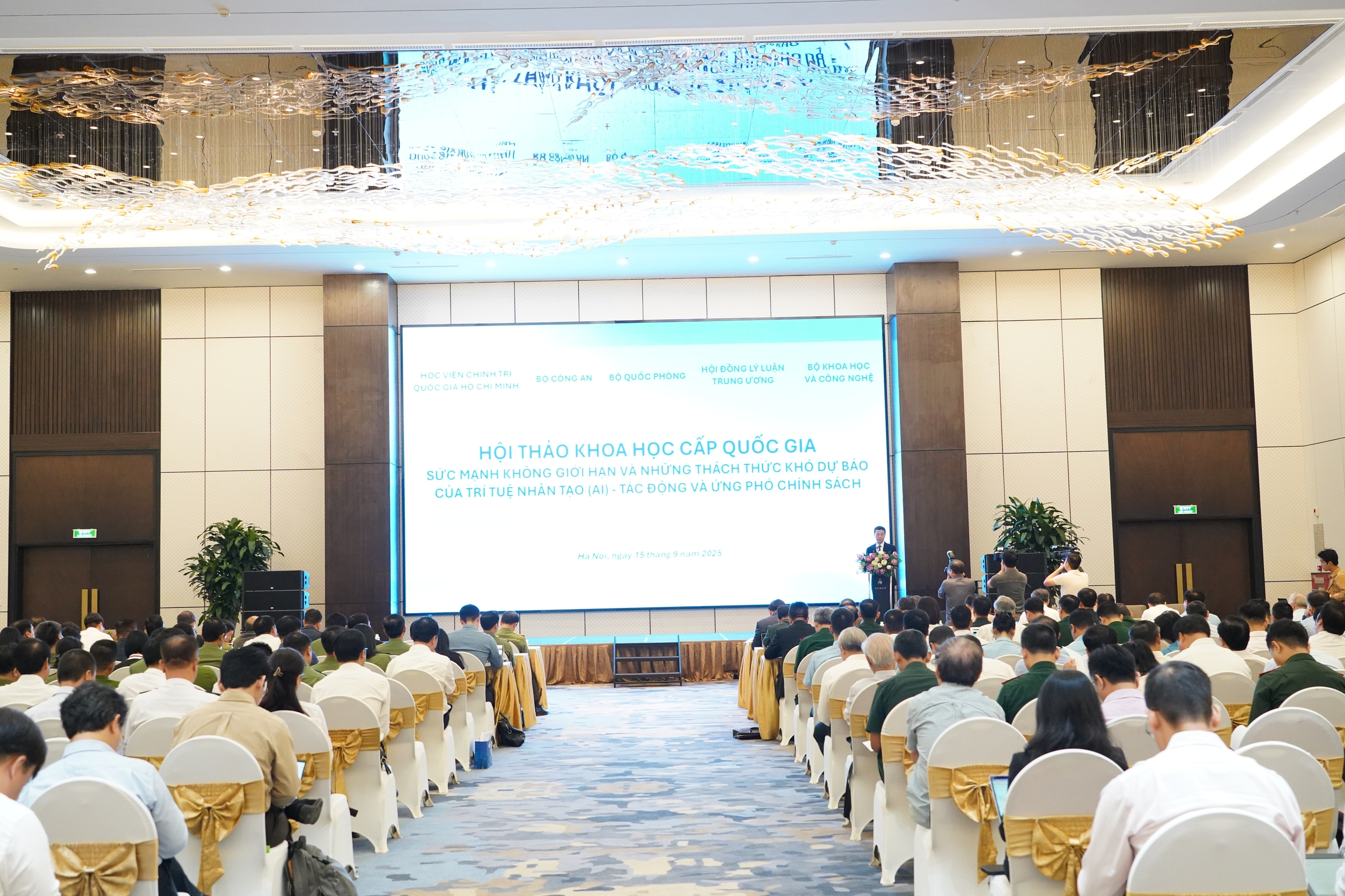 AI - Hạ tầng trí tuệ của kỷ nguyên mới: Sức mạnh không giới hạn và thách thức khó dự báo - Ảnh 1.