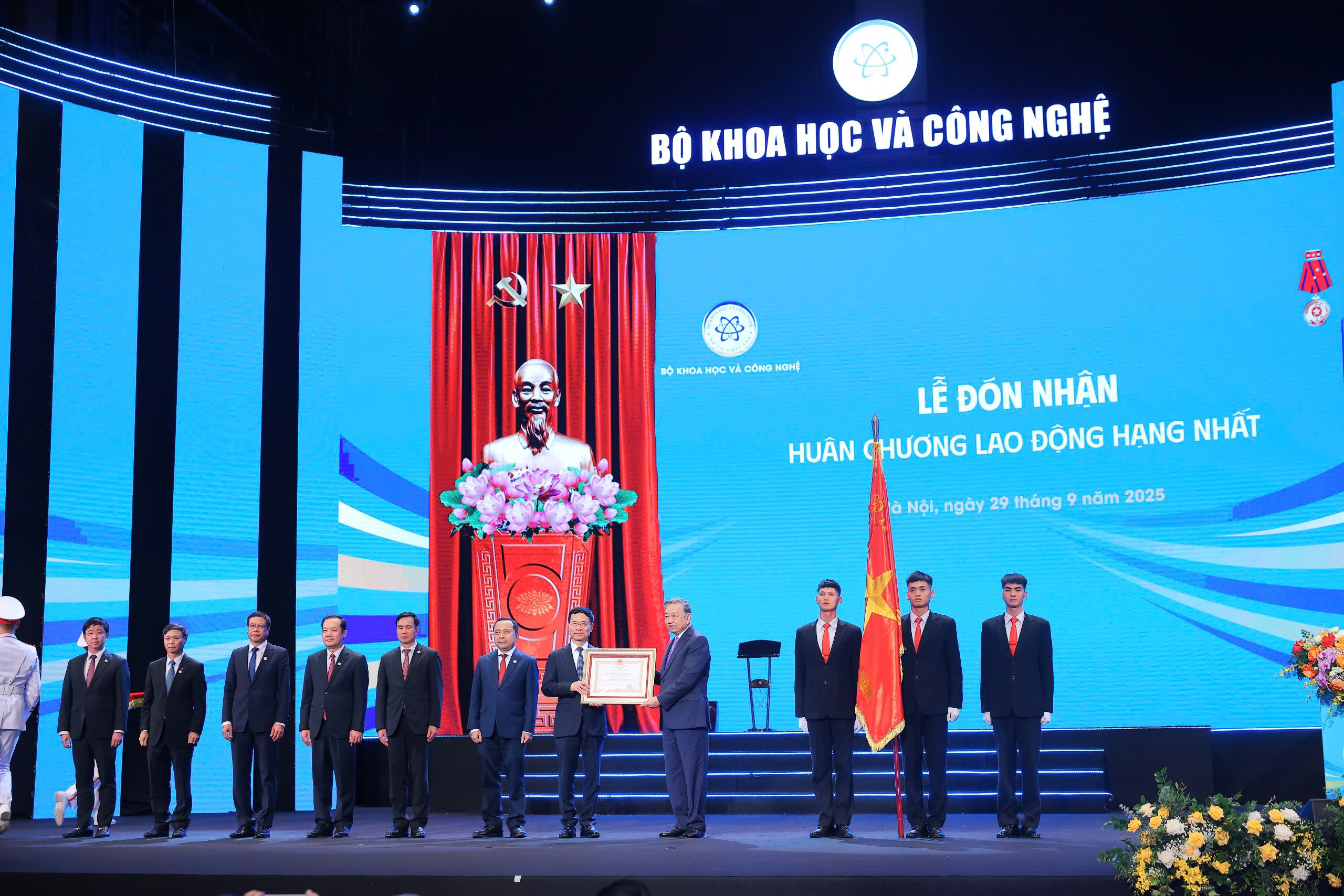 Ngành Khoa học Công nghệ và Bưu chính Viễn thông: Tự hào truyền thống, vững bước vào kỷ nguyên mới - Ảnh 7.